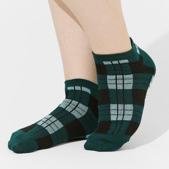 ❤️NWT 5 PAIRS VINTAGE TORRID WIDE, LOW CUT SOCKS - CHRISTMAS - SKULLS PLAID - Picture 3 of 11